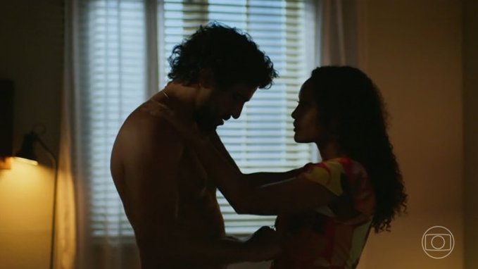 “Vale Tudo” abre distância contra antecessora