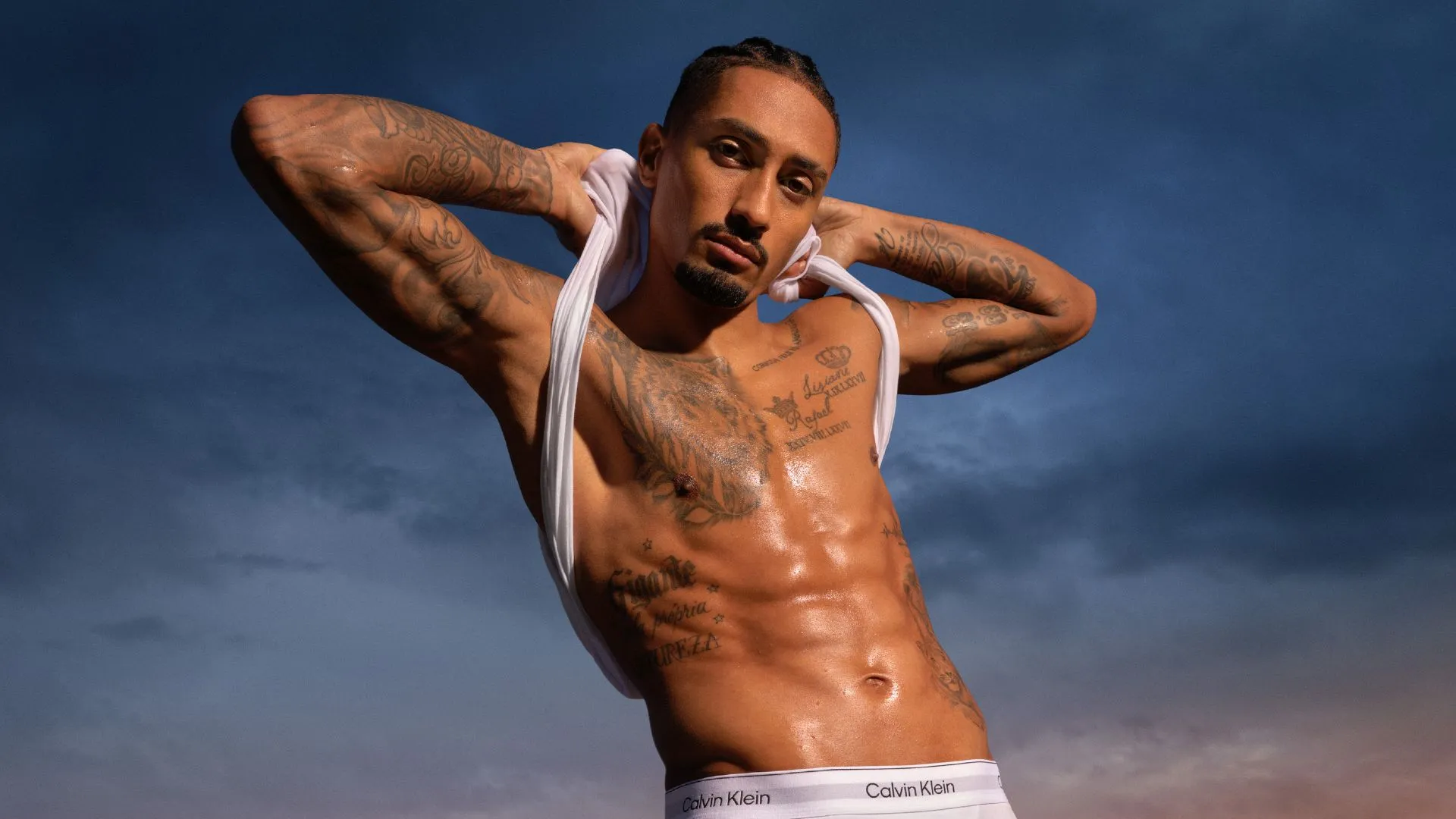 Raphinha surge em ensaio da Calvin Klein