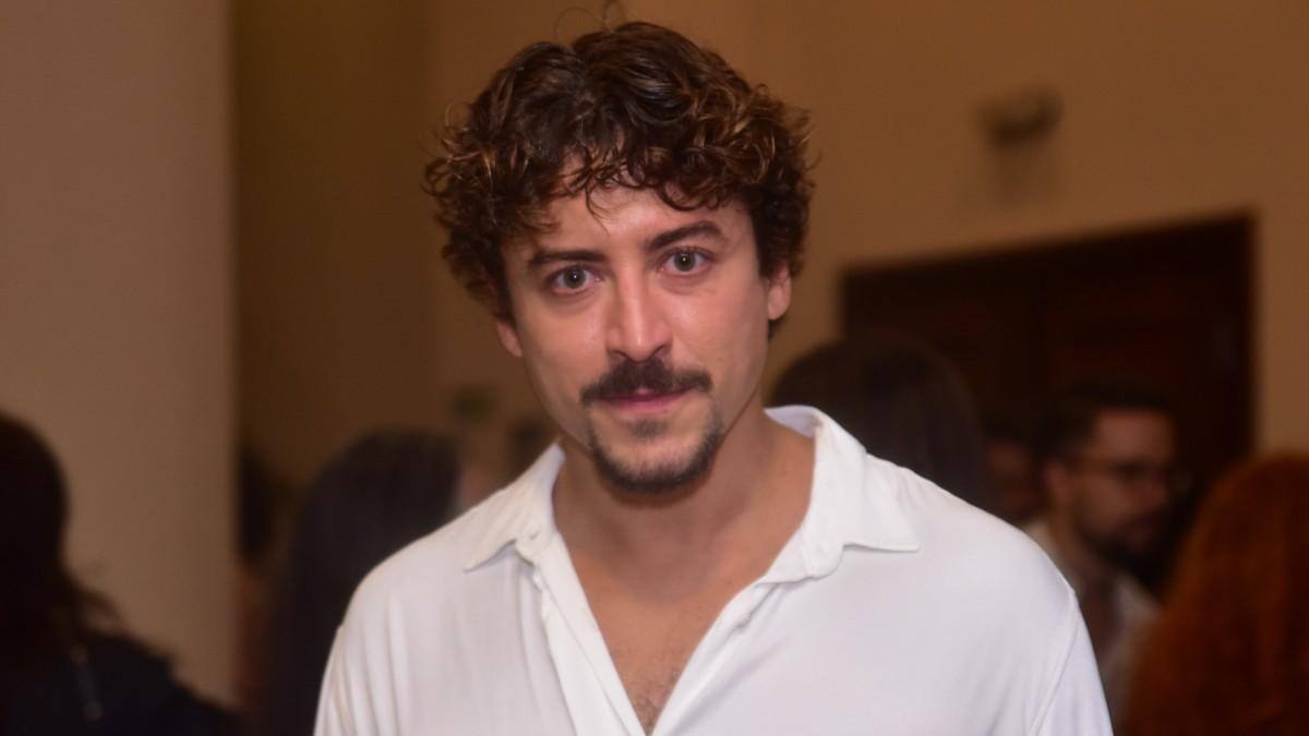 Jesuíta Barbosa pode protagonizar novela das seis