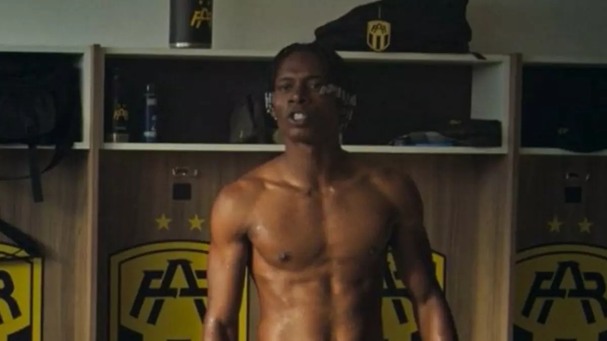 Breno Ferreira protagoniza nudez frontal em “Jogada de Risco”